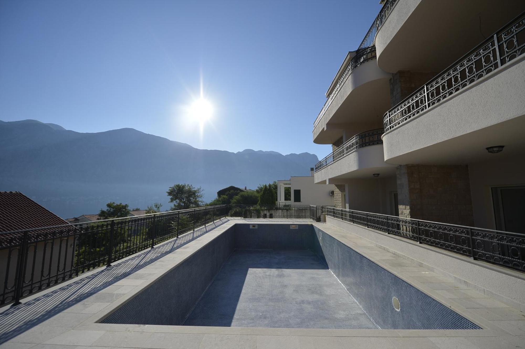 Luxurious 3-Bedroom Apartment By Mn Property Cattaro Esterno foto