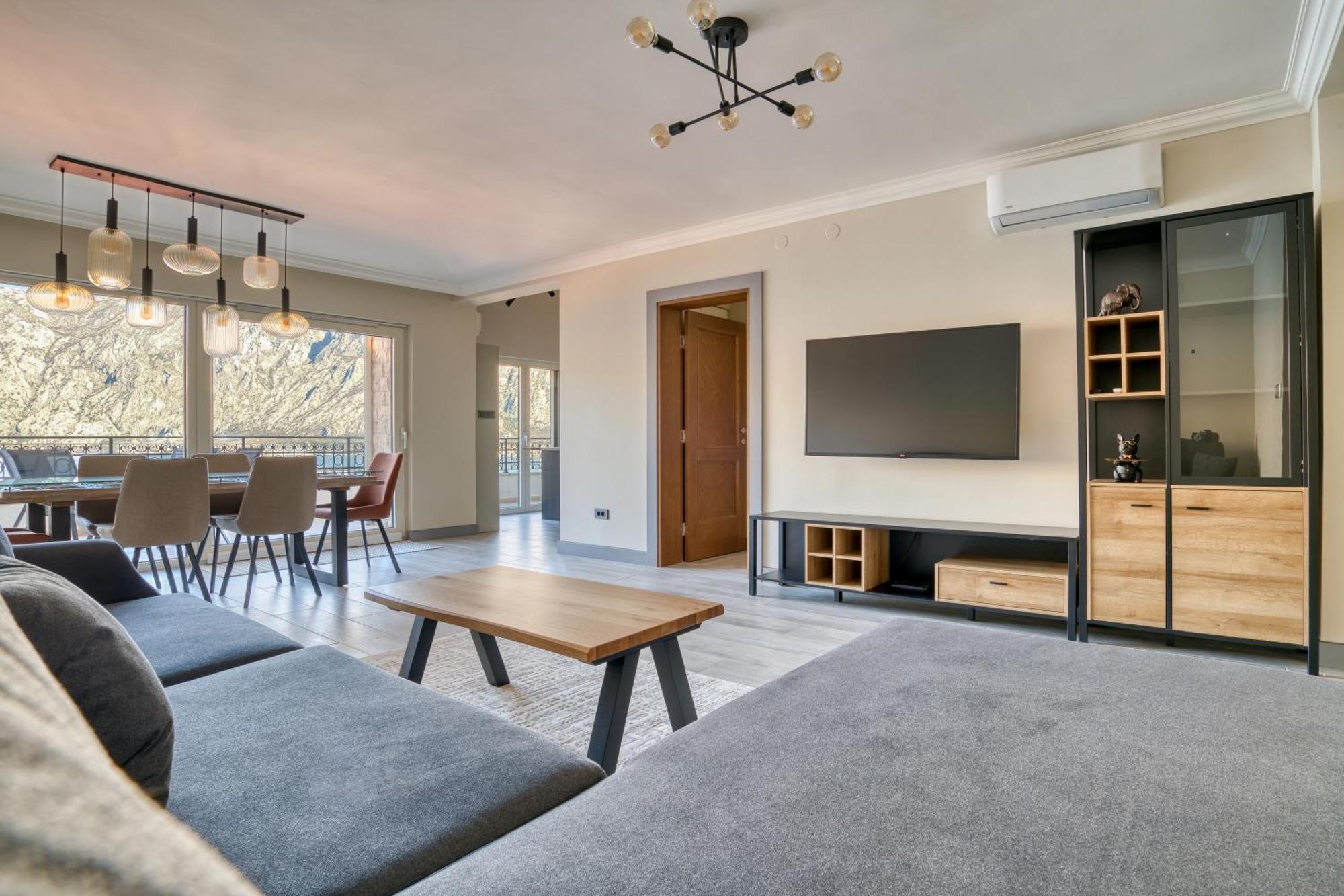 Luxurious 3-Bedroom Apartment By Mn Property Cattaro Esterno foto