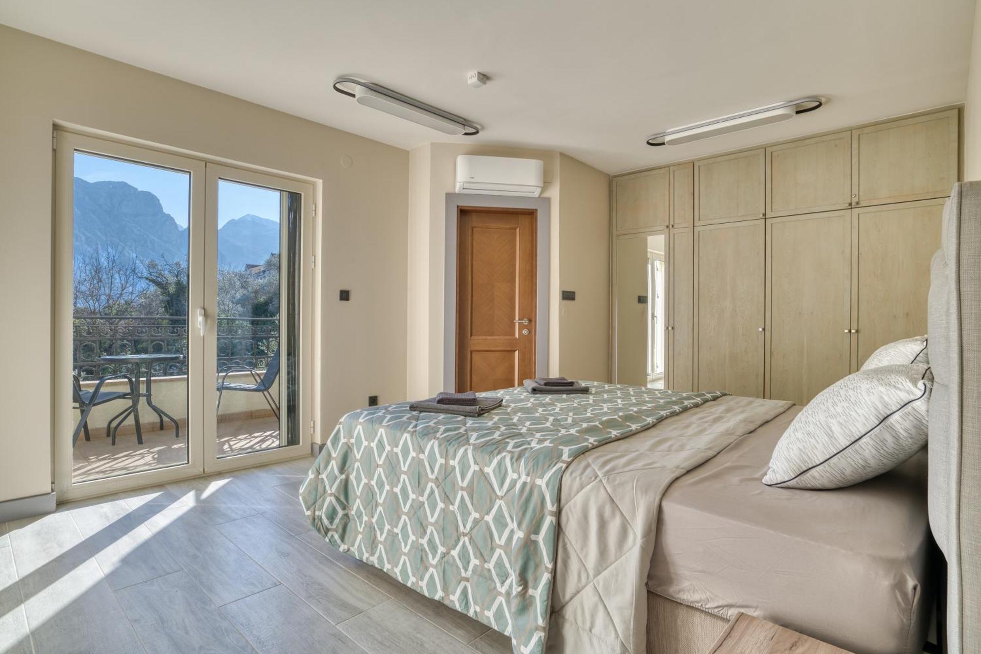 Luxurious 3-Bedroom Apartment By Mn Property Cattaro Esterno foto