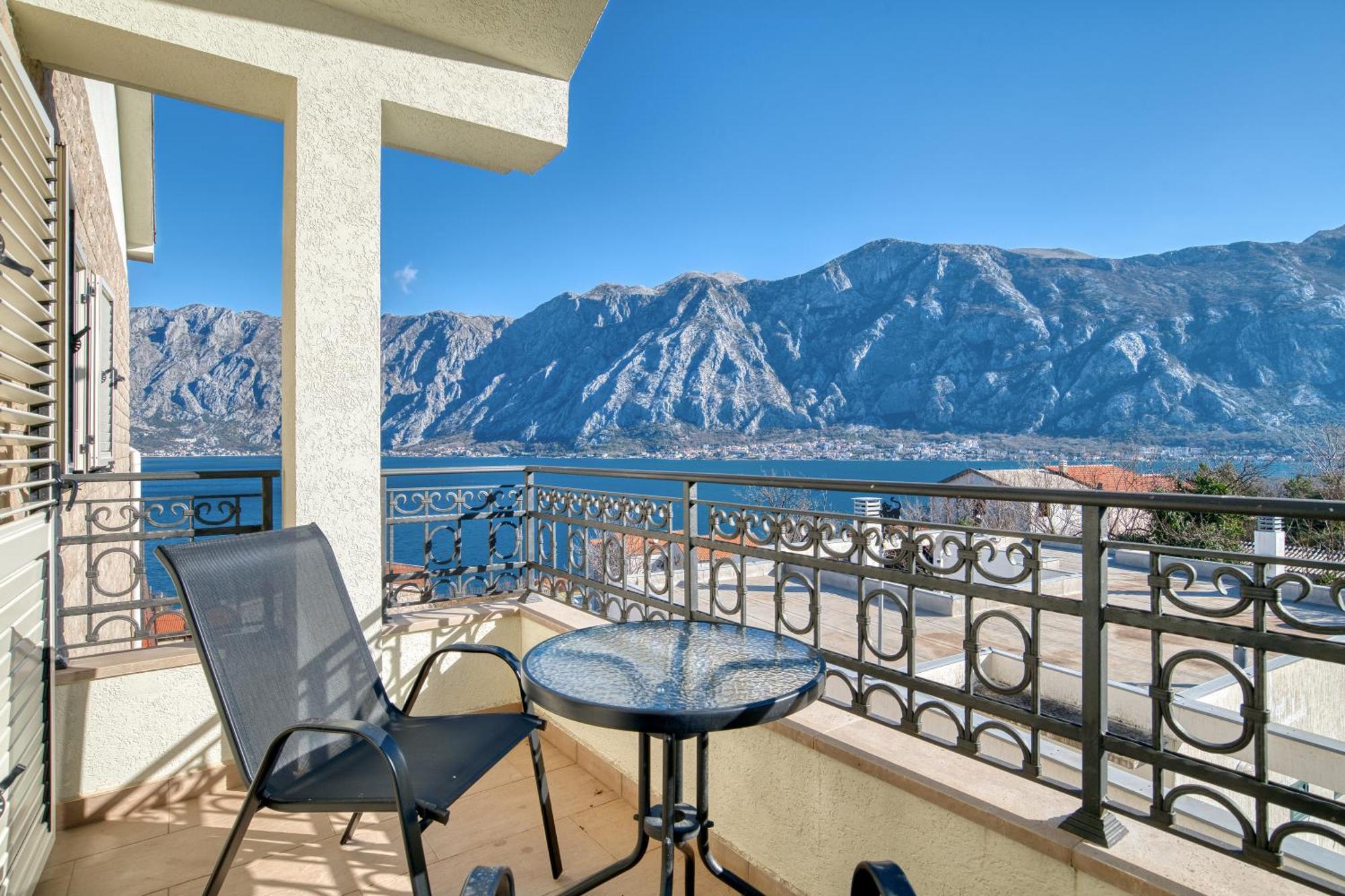 Luxurious 3-Bedroom Apartment By Mn Property Cattaro Esterno foto