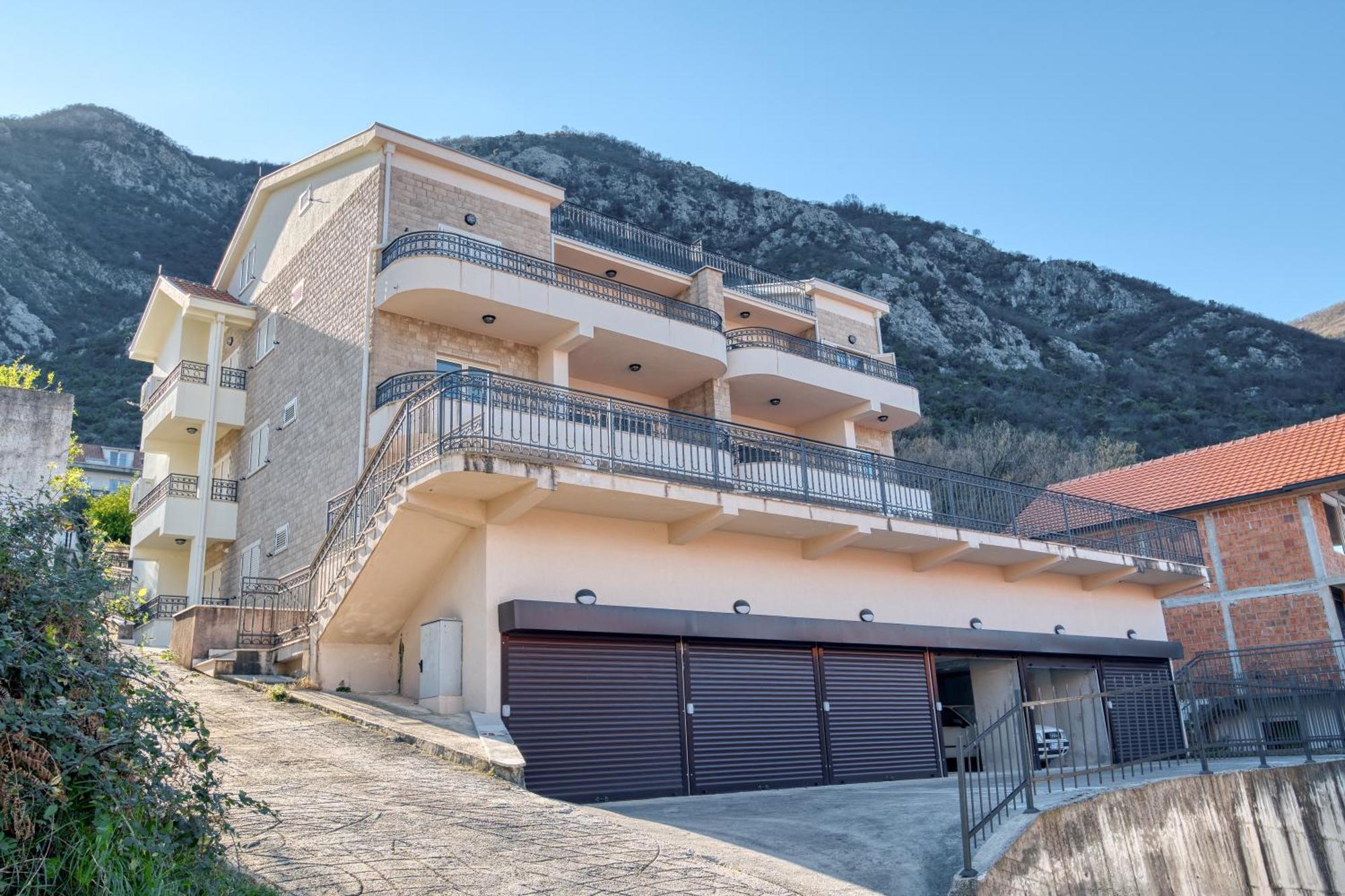 Luxurious 3-Bedroom Apartment By Mn Property Cattaro Esterno foto
